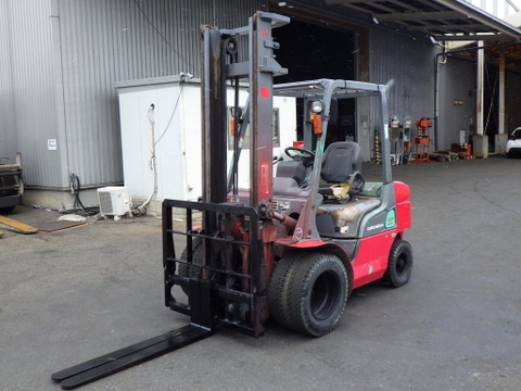 Xe nâng Nhật bãi 2,5 tấn MITSUBISHI FD25T số tự động, gật gù, lốp kép  đời 2015 cực đẹp