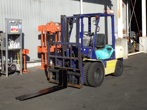 Xe nâng Komatsu FD30C-12 số sàn, gật gù, lốp kép Nhập Nhật