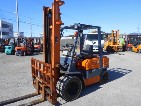 Xe nâng 2,5 tấn TOYOTA 5FD25 số sàn, gật gù, lốp kép Nhập Nhật cực đẹp