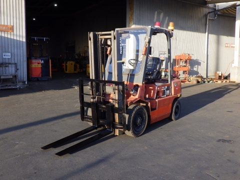 Xe nâng 2,5 tấn NISSAN FJ02A25  số tự động, động cơ TD27, giá rẻ nhập Nhật