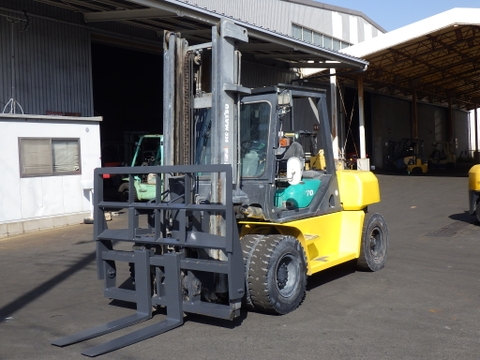 Xe nâng dầu 7 tấn Komatsu FD70-10 số tự động tháp 4m gật gù Nhập Nhật