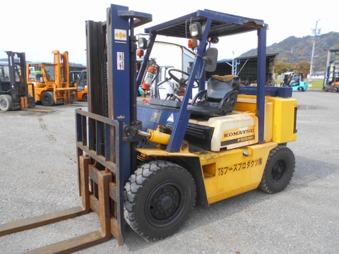 Xe nâng dầu 3,3 tấn Komatsu FD33-4 số sàn kèm đối trọng phụ – Nhập khẩu từ Nhật Bản