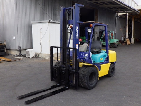 Xe nâng dầu 3 tấn Komatsu FD30-12 số sàn, dịch giá, tháp nâng cao 4m – Nhập khẩu từ Nhật Bản