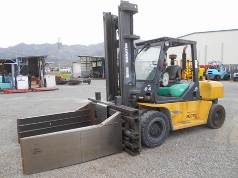 Xe nâng dầu 7 tấn Komatsu FD70-10 số tự động tháp 4m đời 2010 Nhập Nhật