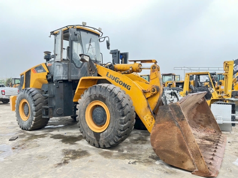 Bán Xúc lật cũ LIUGONG 855H – Gầu 3,7 khối – Đời 2018 –Kim phun thường– Giá tốt