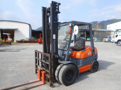 Xe nâng dầu 2,5 tấn TOYOTA 6FD25 số sàn, gật gù (lật đổ), lốp kép, nâng cao 4 m