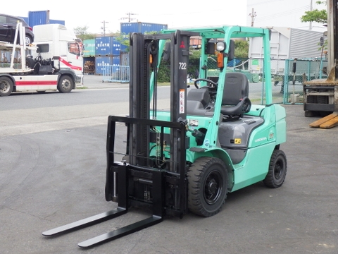 Xe nâng dầu 2,5 tấn MITSUBISHI FDE25T số tự động dịch giá đời 2015 siêu lướt