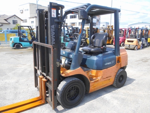 Xe nâng dầu 2,5 tấn TOYOTA 7FD25 số sàn, nâng cao 3 m. Xe cực chất, giá tốt