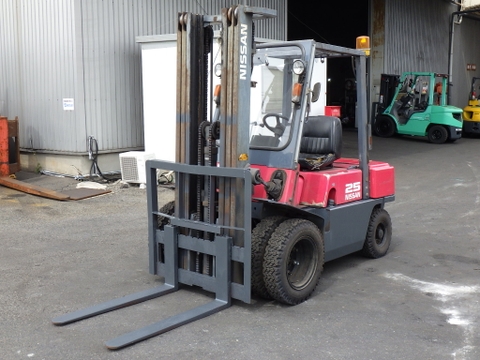 Xe nâng dầu 2,5 tấn NISSAN FJ02M25 Số sàn nâng cao 5 m giá rẻ