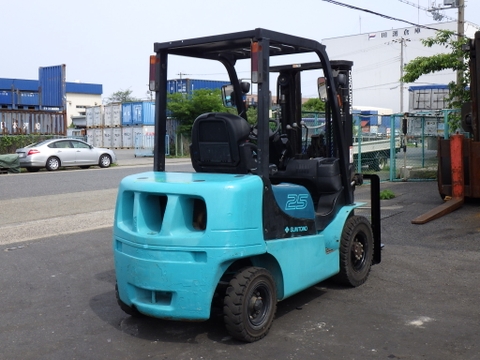 Xe nâng dầu 2,5 tấn SUMITOMO 11FD25PAXI chui container nâng cao 4,3m dịch giá đời 2014