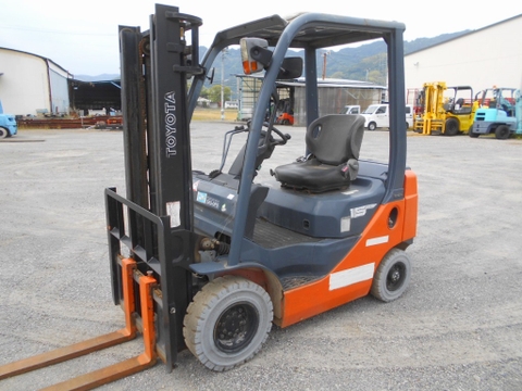 Xe nâng dầu 1,5 tấn TOYOTA 8FD15 cực đẹp phù hợp kho hàng nhỏ