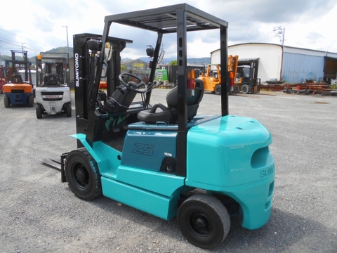 Xe nâng dầu 2,5 tấn SUMITOMO 11-FD25PVIIHA chui container nâng cao 3m dịch càng giá rẻ