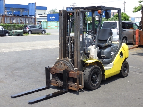 Xe nâng dầu 2,5 tấn KOMATSU FD25T-17 chui container nâng cao 4,3m mâm xoay đời 2014