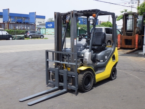 Xe nâng dầu 1,5 tấn KOMATSU FD15T-21 số tự động dịch giá đời 2015