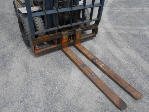 Xe nâng dầu 2,5 tấn KOMATSU FD25-11 số sàn, gật gù, lốp kép tháp 4m cực đẹp