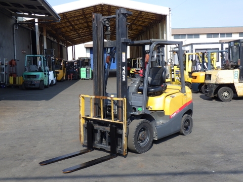 Xe nâng 2,5 tấn TCM FD25T3 số tự động dịch giá, tháp 4 m