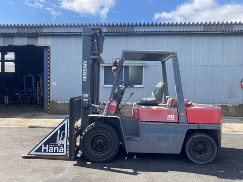 Xe nâng dầu 4 tấn số sàn NISSAN nâng cao 4m Nhật Bãi giá rẻ