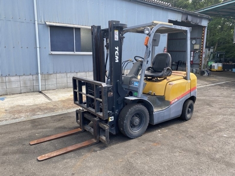 Xe nâng dầu 2,5 tấn TCM FD25T3 số tự động, gật gù động cơ TD27 bền bỉ Nhập Nhật