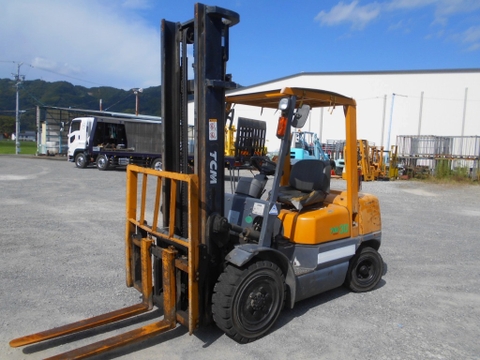 Xe nâng dầu 3 tấn TCM FD30Z5 số sàn, dịch giá nâng cao 4 m nhập Nhật