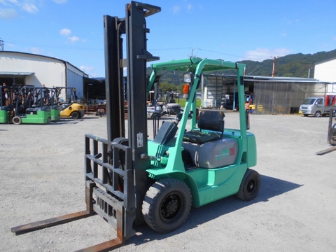 Xe nâng dầu 2 tấn MITSUBISHI FD20 số sàn, gật gù, giá rẻ Nhập Nhật