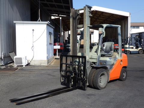 Xe nâng dầu 2,5 tấn TOYOTA 8FD25 số sàn, gật gù (lật đổ), lốp kép, nâng cao 4 m