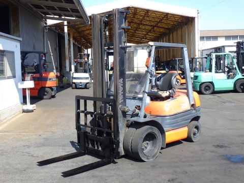 Xe nâng dầu 2,5 tấn TOYOTA 6FD25 số sàn, gật gù (lật đổ), lốp kép