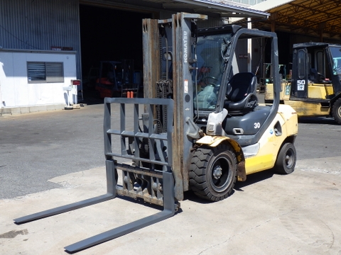 Xe nâng dầu 3 tấn KOMATSU FD30T-17 chui container (3 ty 3 lao), gật gù