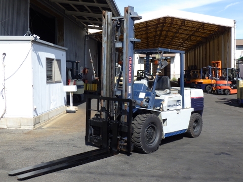 Xe nâng dầu 4,5 tấn KOMATSU FD45-5 số sàn, dịch giá Nhập Nhật cực đẹp