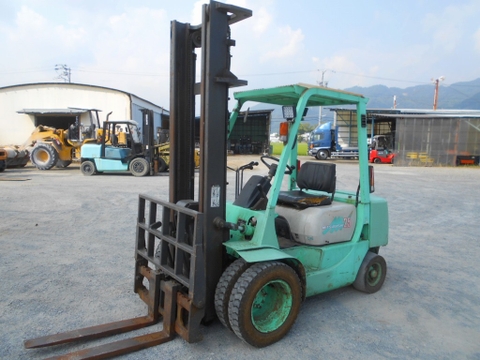 Xe nâng dầu 2,5 tấn MITSUBISHI FD25 số sàn, gật gù, lốp kép giá rẻ Nhập Nhật