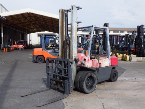 Xe nâng dầu 2,5 tấn NISSAN YJ02A25 số tự động gật gù, giá rẻ