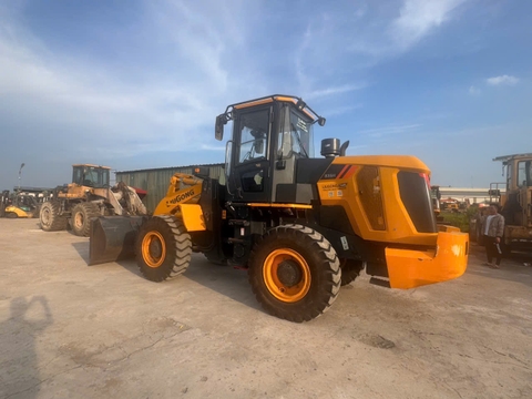 Xúc lật cũ LIUGONG 835H–Gầu 2,3 khối–Đời 2020 Máy hoạt động ít, như mới