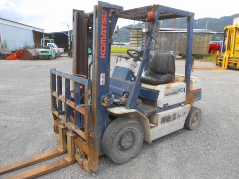 Xe nâng dầu 2 tấn KOMATSU FD20-11 số sàn, gật gù giá rẻ