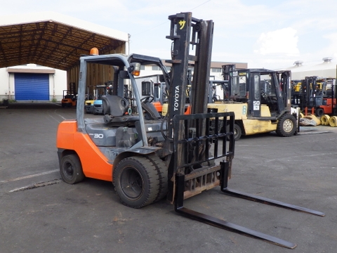 Xe nâng dầu 3 tấn TOYOTA 8FD30 số tự động, gật gù , động cơ 3Z