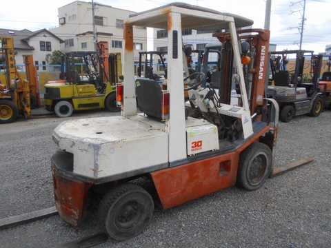 Xe nâng dầu 3 tấn NISSAN EGH02M30 số sàn nhập nhật giá rẻ