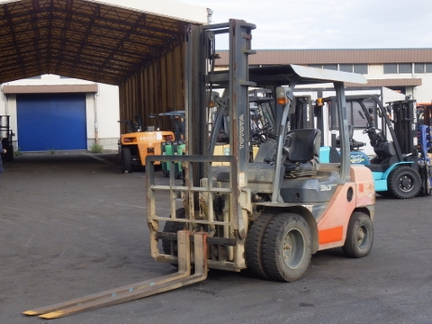 Xe nâng dầu 3 tấn TOYOTA 8FD30 số sàn, gật gù , nâng cao 4 m nhập Nhật