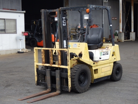 Xe nâng 2 tấn TCM FD20Z2 số sàn, nhập khẩu từ Nhật giá rẻ