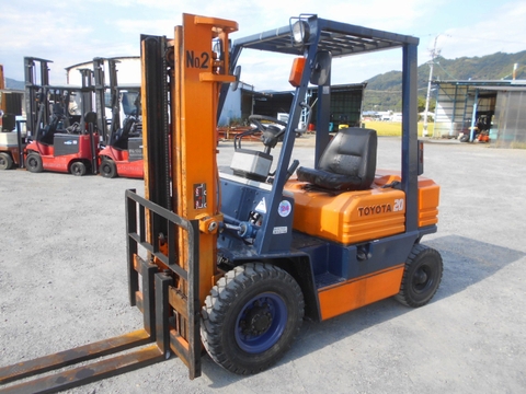 Xe nâng dầu 2 tấn TOYOTA 5FD20 số sàn, nâng tải 2,5 tấn giá rẻ