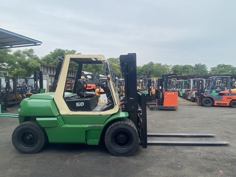 Xe nâng dầu 6 tấn TOYOTA 5FD60 dịch càng sản xuất 2008