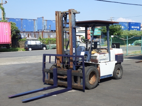 Xe nâng dầu 4 tấn KOMATSU FD40-5 số sàn, dịch giá, lốp kép Nhập Nhật