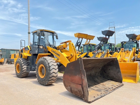 Cho Thuê Máy Xúc Lật dung tích gầu 1.7 đến 4.2 m3