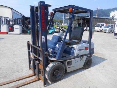 Xe nâng Komatsu 1,5 tấn FD15-15 số sàn, xe nhập Nhật, giá rẻ