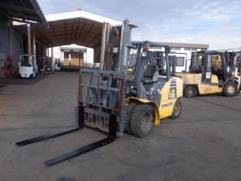 Xe nâng KOMATSU FH35-1 sức nâng 3.5 tấn, số tự động, gật gù, nâng cao 4m