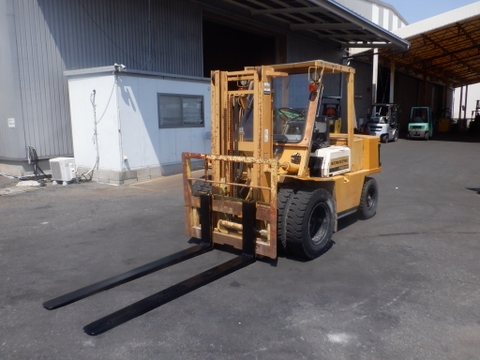 Xe nâng 3,5 tấn  Komatsu FD35-4 số tự động, dịch giá, lốp kép siêu đẹp