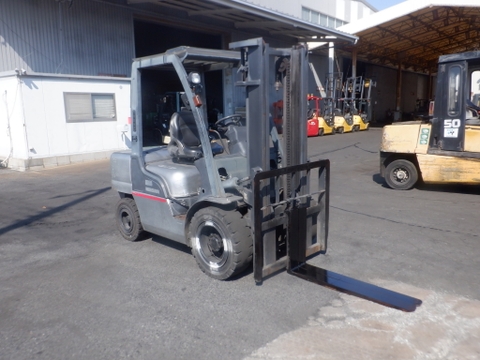 Xe nâng 3,5 tấn Nissan YGL02A35 động cơ S4S 4 máy Nhập Nhật