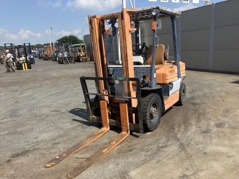 Xe nâng 2,5 tấn Toyota 5FD25 số sàn nhập Nhật giá rẻ