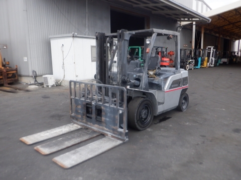 Xe nâng 4 tấn Nhật bãi  NISSAN W1F4A40 đời 2011 siêu đẹp