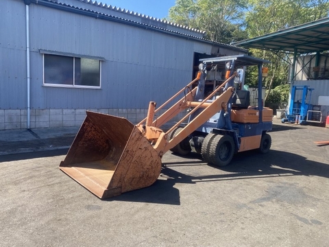 Xúc lật Nhật bãi TOYOTA dung tích gầu 0,85 m3 đổ cao