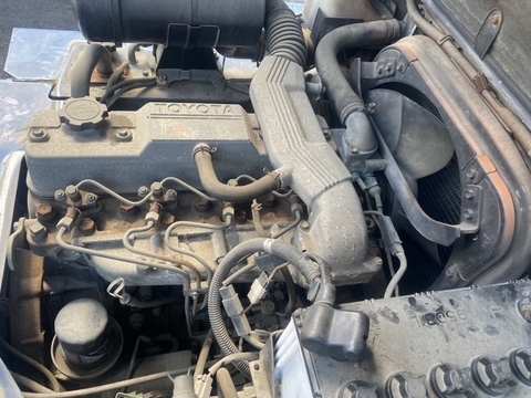 Xúc lật Nhật bãi TOYOTA dung tích gầu 0,85 m3 đổ cao