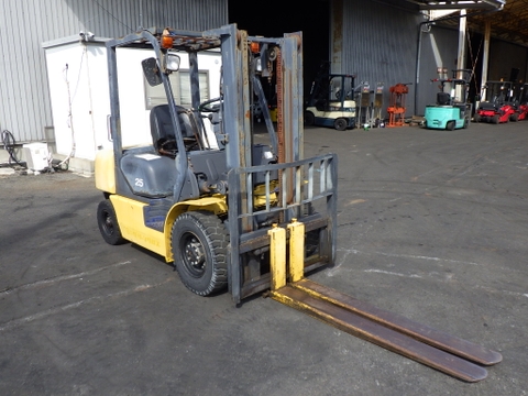 Xe nâng xăng Komatsu FG25T-12 số tự động dịch giá nhập Nhật