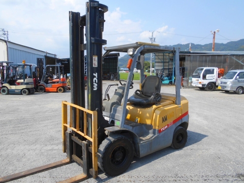 Xe nâng 2,5 tấn TCM FD25C3 số sàn, chạy 1231 giờ siêu đẹp Nhập Nhật